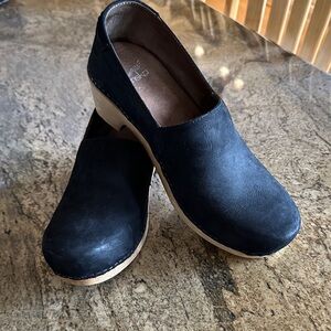 Women’s Dansko clogs.  Like new - black nubuck suede - Euro size 39